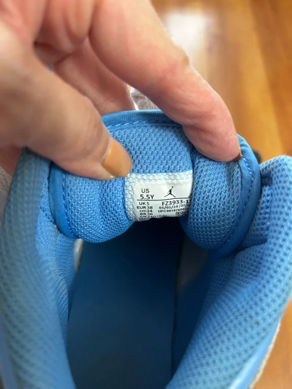 AIR JORDAN 1 MID SE (GS) - Picture 8 of 9